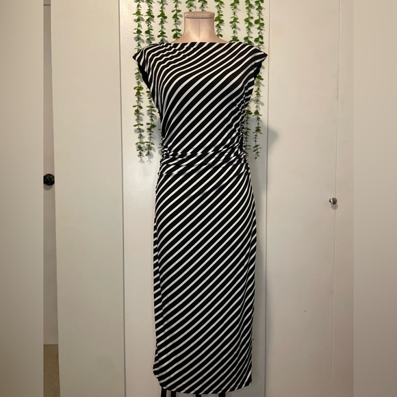 NWT H&M Women's Striped Cap-sleeve Midi Dress - Size: Medium - Picture 4 of 9